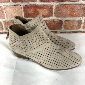 Reaction Kenneth Cole Women's Sz 9 Sidewalk Tan Leather Suede Short Booties EUC